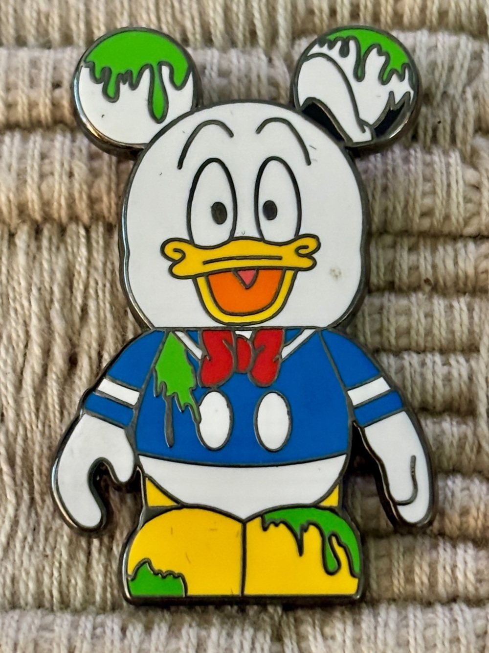 DISNEY 2012 Donald Duck “Wet Paint” Classic Vinylmation Pin